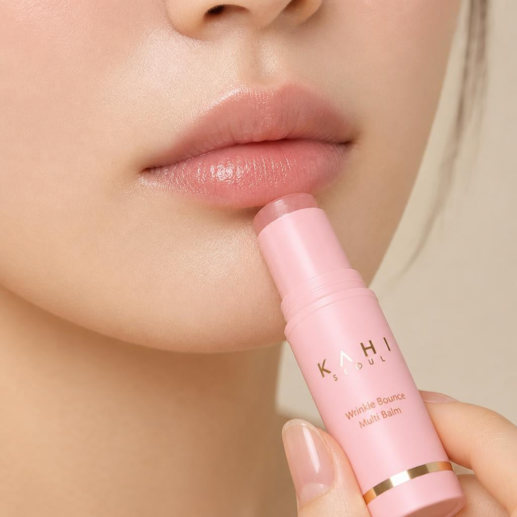 Bálsamo KAHI aplicado sobre los labios
